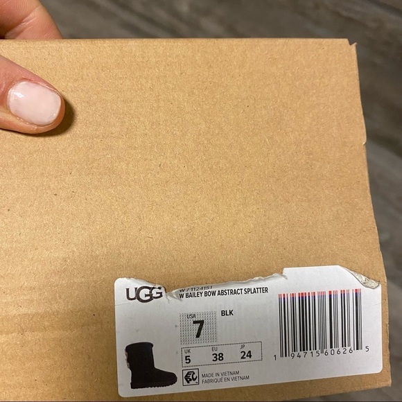UGG | Bailey Bow Abstract Splatter Boots Black Size 7 NEW - Picture 8 of 10